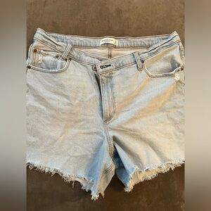 Abercrombie & Fitch Light Wash High Rise Dad Short